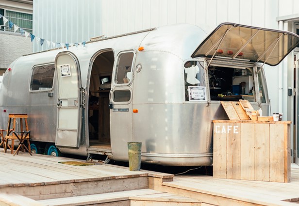 The Airstream Garden - Cafetería Dentro de un Remolque