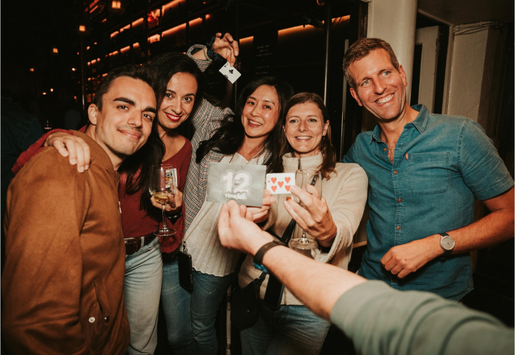 Cena con desconocidos y encuentra amistades verdaderas con TimeLeft