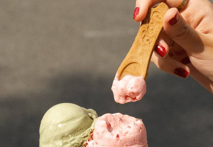 Los emprendedores que transformaron el plástico en cubiertos comestibles