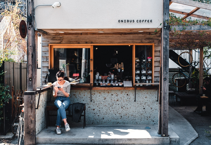 Antes de que se enfríe el café” y las cafeterías más especiales de Tokio