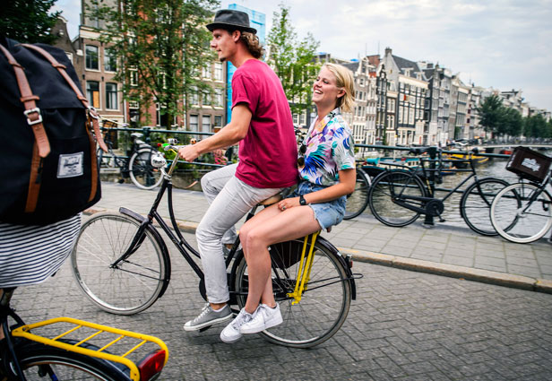 Yellow-Backie-Amsterdam-Holanda